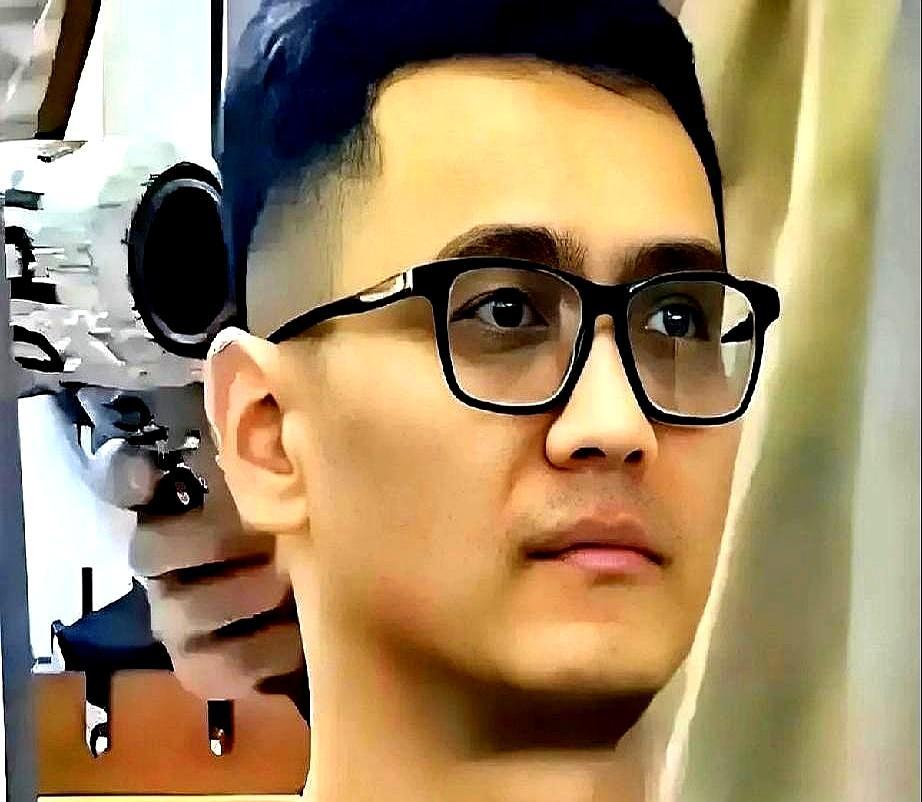 他卷走王宝强千万时，肯定没想到今天。
 
卡里只剩十几万，打官司的钱都得找陈思诚