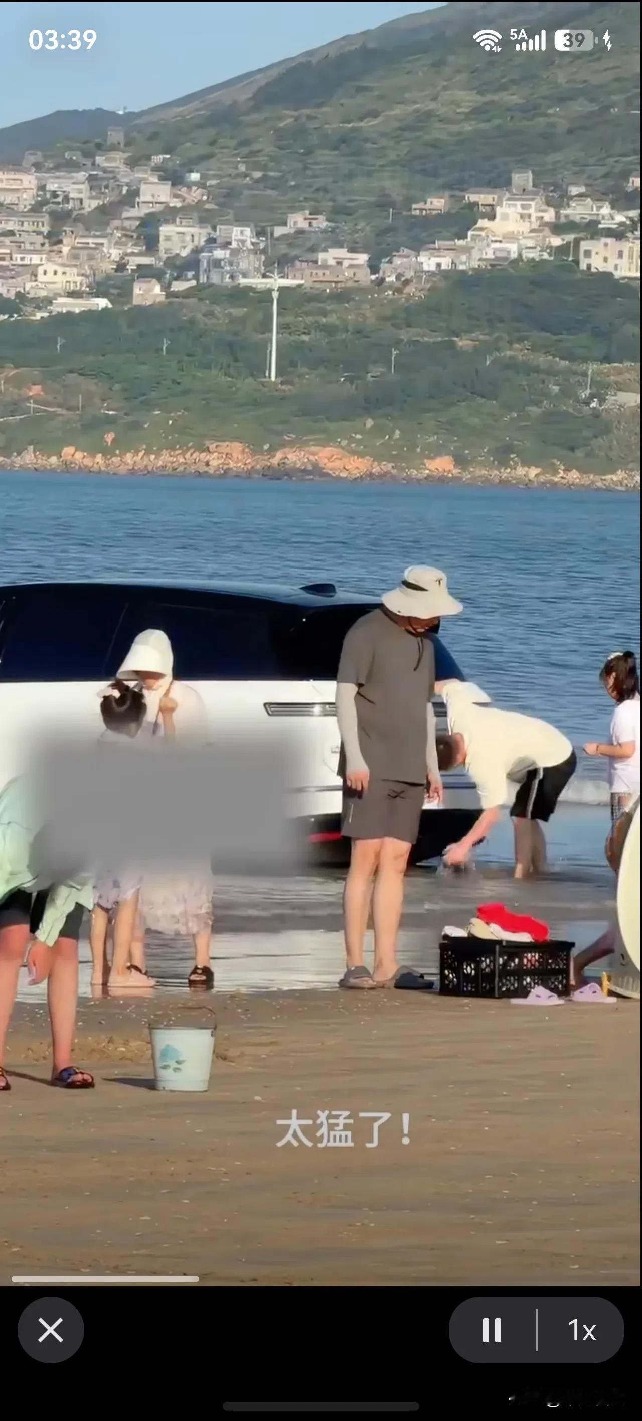 海水洗车[what]也是小刀拉屁股了。

男子海边游玩发现:“真大哥都是用海水洗