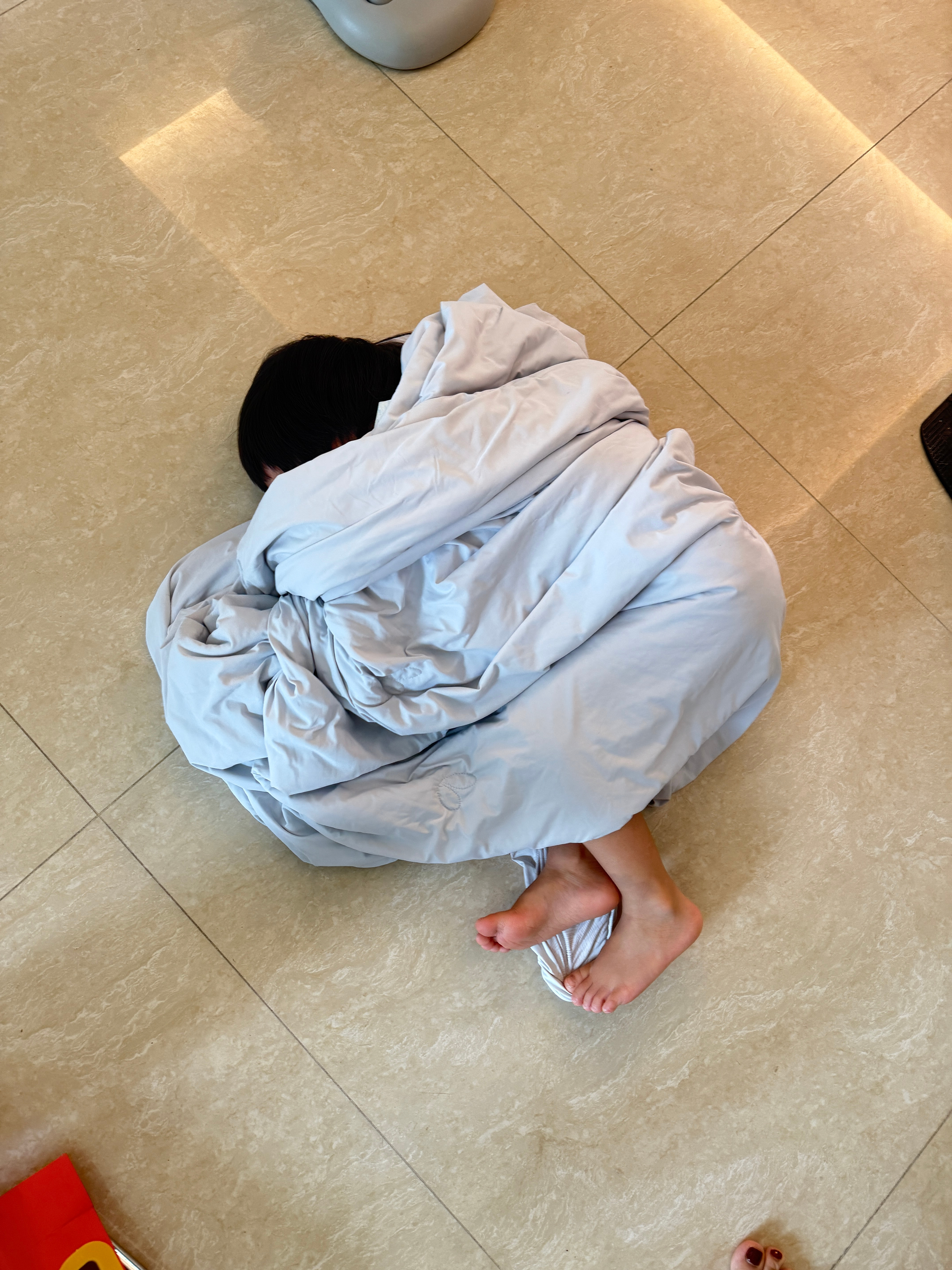 崩溃了因为不让她无止尽的吃葡萄干