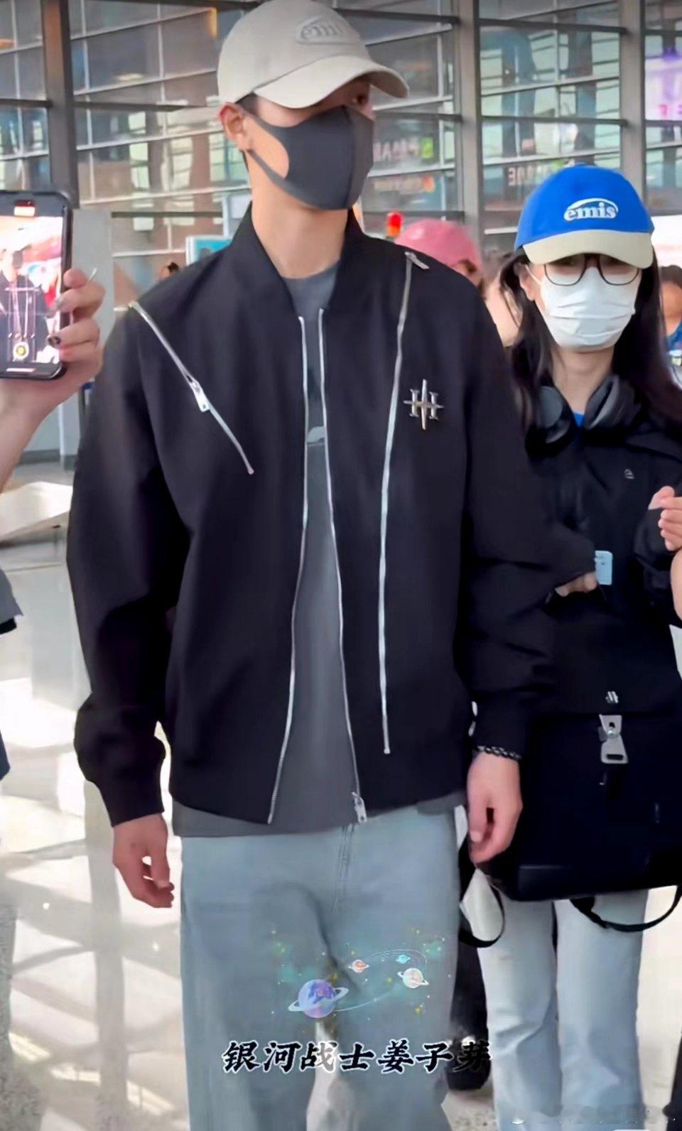 李昀锐女助理  李昀锐工作人员    李昀锐lin[超话] 啊？有人扒到李昀锐女