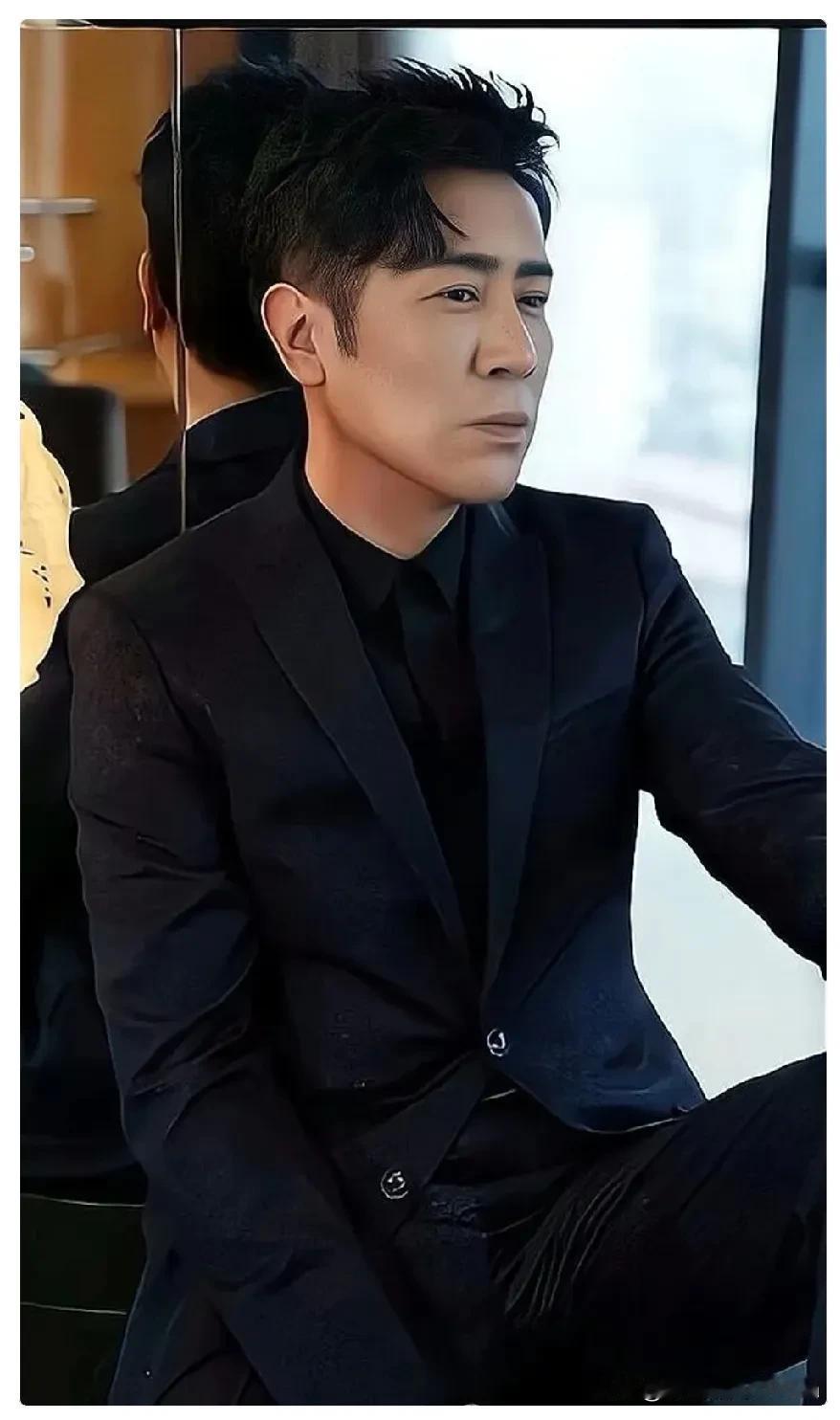 演员于和伟在饭店吃饭花了334元，老板说抹零收300元，于和伟同意后付了300元