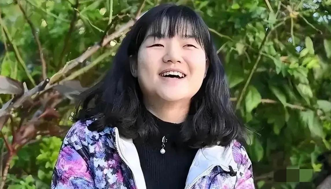 2015年，张桂梅遇到一个麻烦事：眼看马上开学了，可女高却还缺个数学老师，就在她