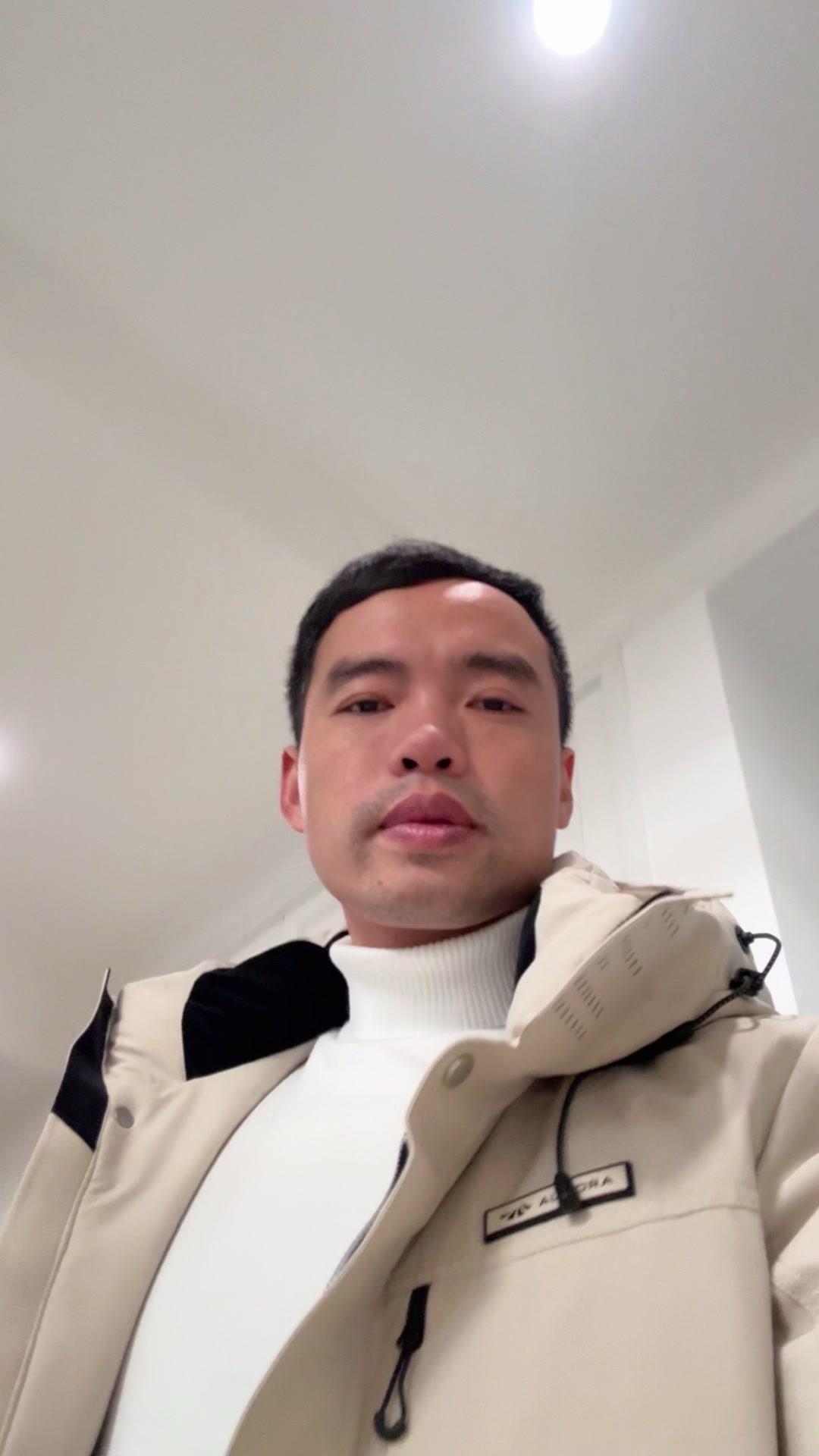 🍳年夜饭想做道下饭硬菜？试试这道葱爆牛肉！牛吊龙切薄片，小葱切段，小米辣、蒜末