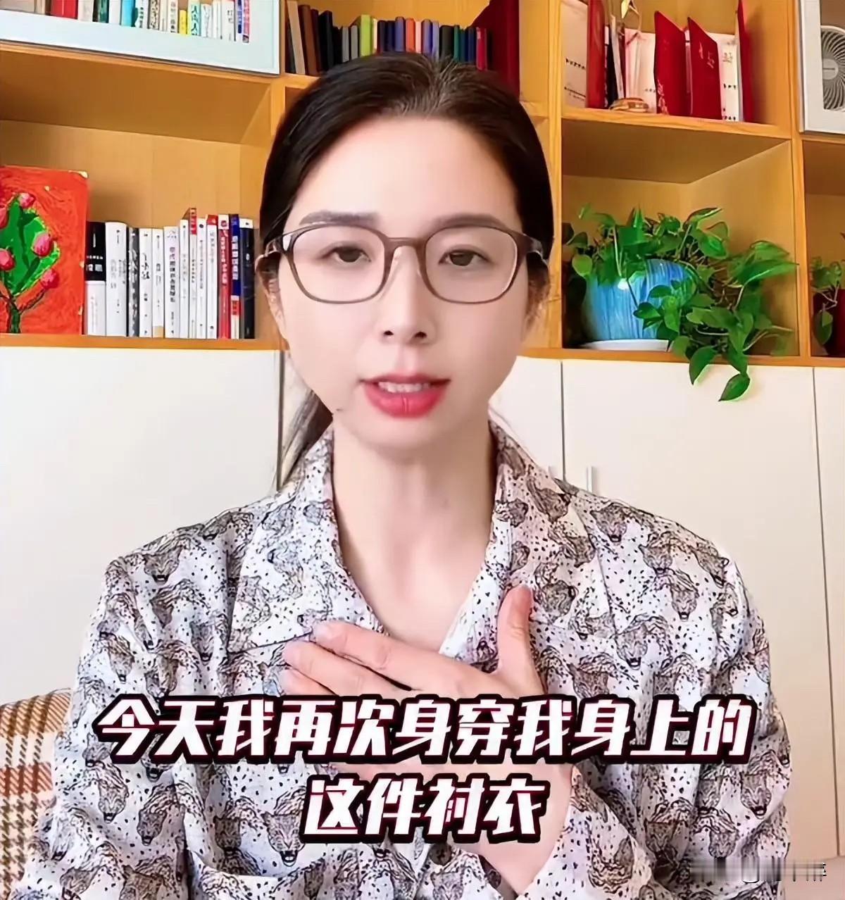 “性侵工伤认定”案当事人崔丽丽身着“战袍”最新发声：已被正式评定为工伤十级伤残。