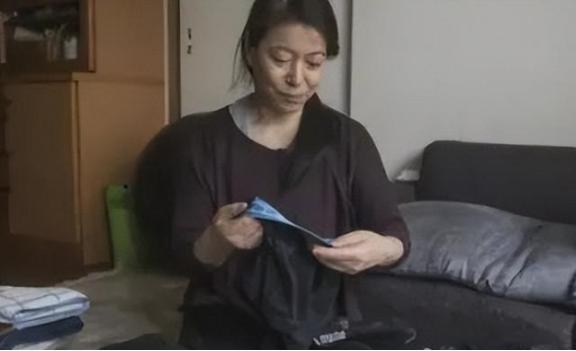 2015年江苏一妇女打扫卫生时，突然手机提示到账1530万元！可丈夫去世多年，自