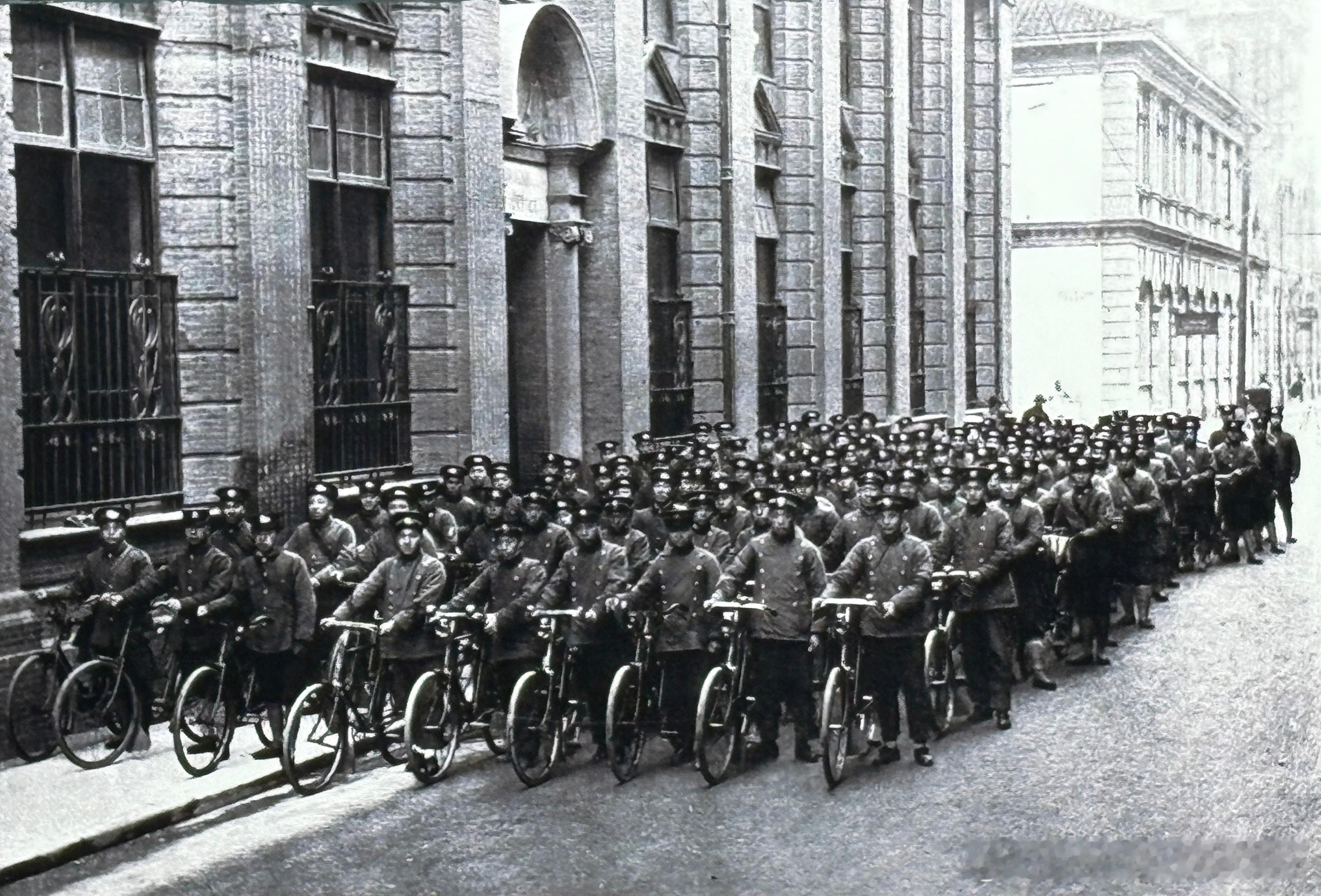 1911年2月9日上海邮政总局首次购买100辆自行车（每辆价值60银元）用于邮件
