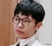 李行亮在节目中是极其不真实的，他“深情”的同时又能明显感觉到骨子里非常理性，而且