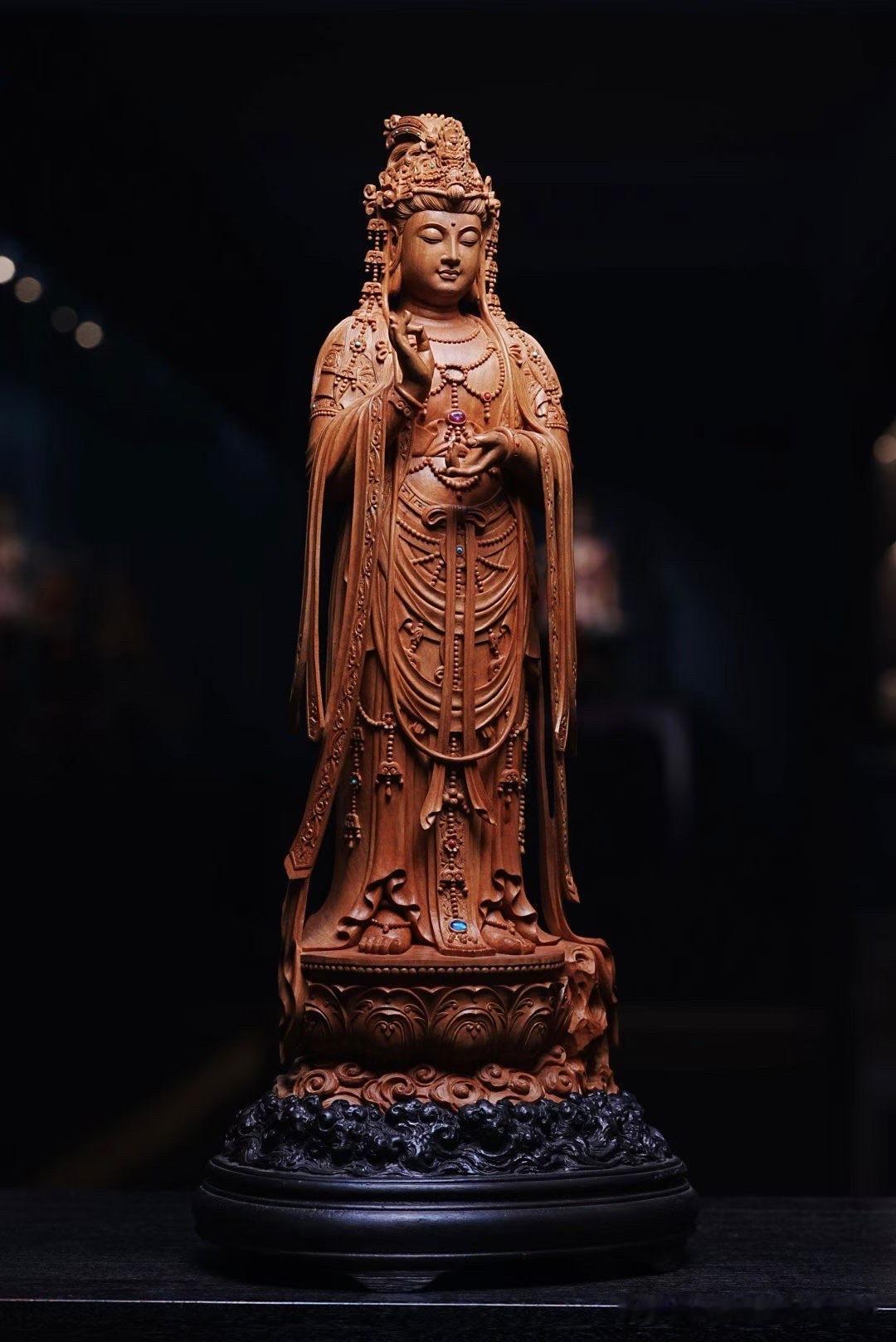 静观良久，才发现真正打动人的，是那份不言而喻的安宁。

老山檀香木色沉静，天然水