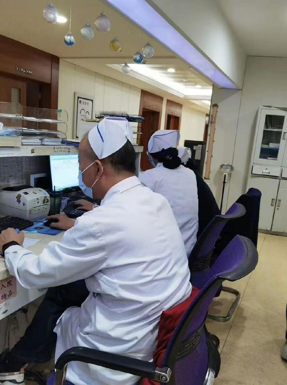 这人手不够了吗