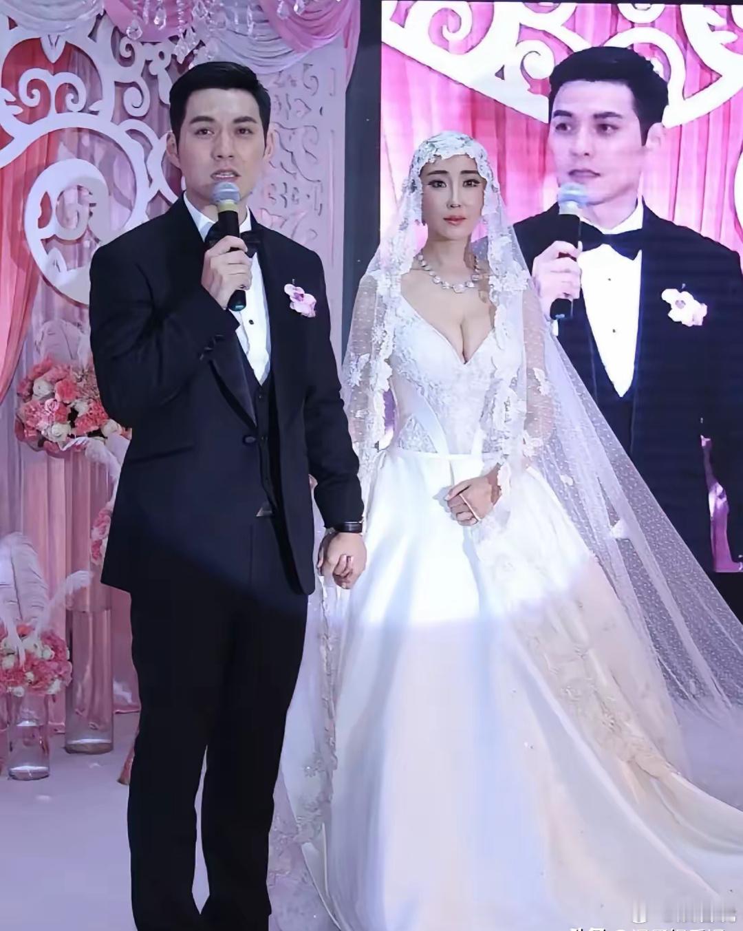 结婚的时候还是尽量选择比较保守的婚纱才好看 ​​​