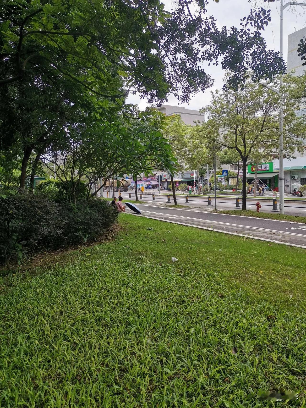 今天和一个供应商的销售爆发冲突，去到他们公司才知道这个销售是老板的小舅子，怪不得