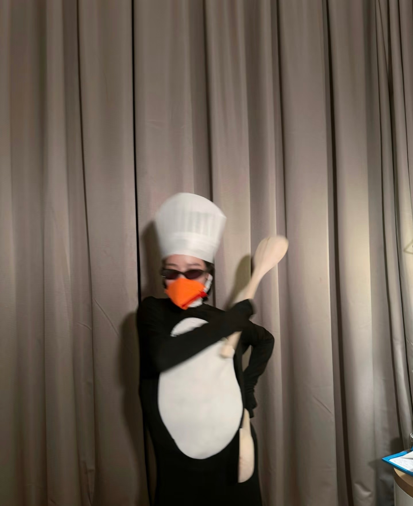 卢昱晓[超话]  卢昱晓完全忘记了自己是女明星 ​​​