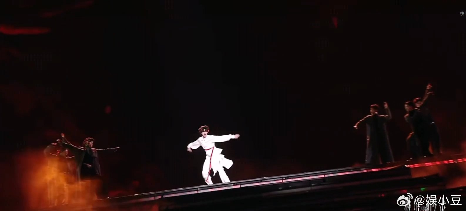 苏新皓solo舞台看不过来了苏新皓国风solo苏新皓国风solo，体态好好啊，截