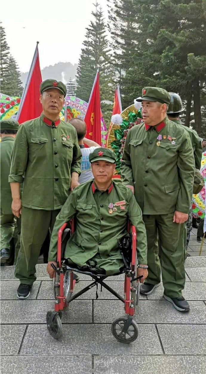 老兵吴华说：我没腿了，就是爬也要爬到陵园来，我想我的战友们啊…… ～图片2019
