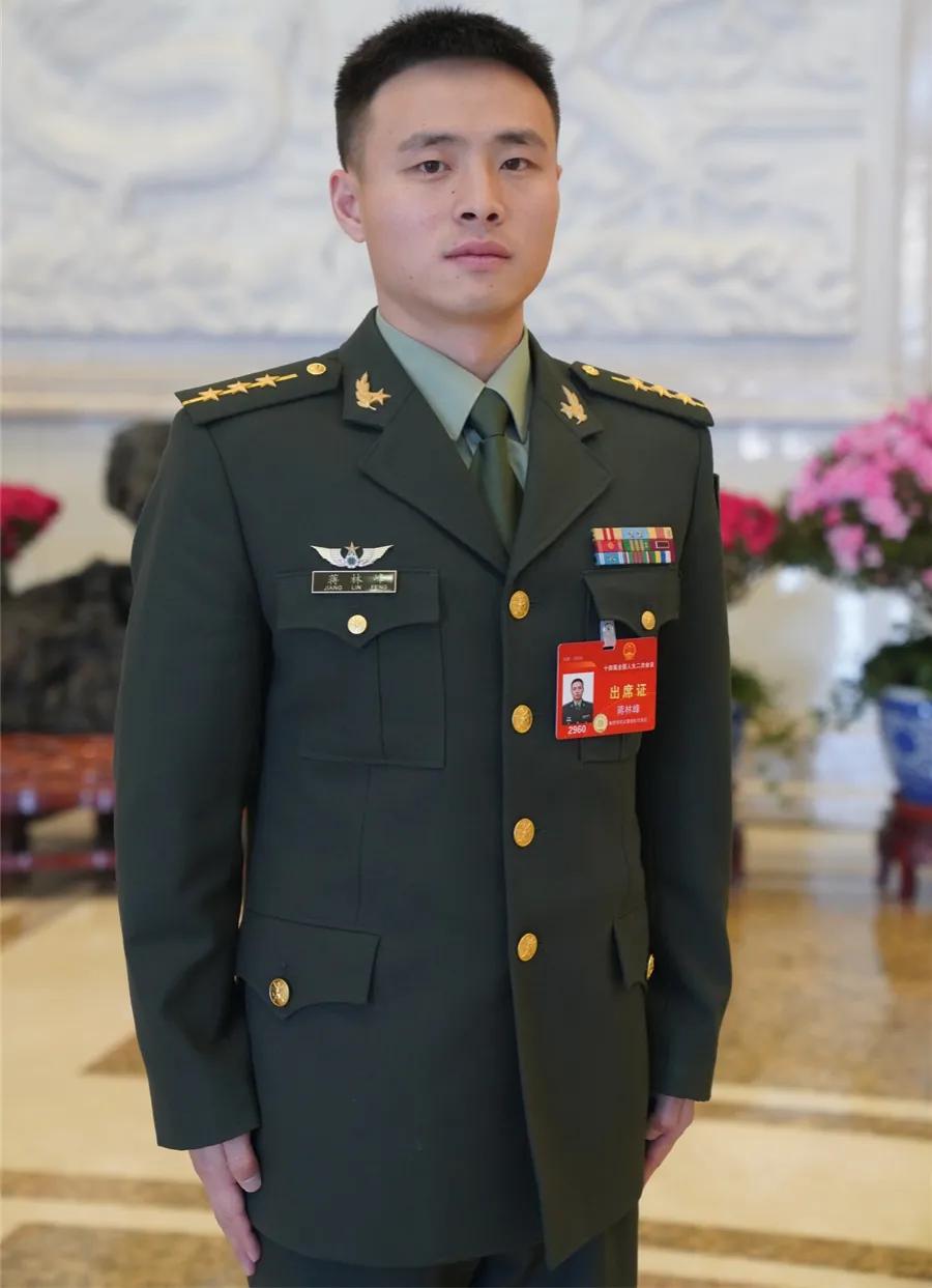 特战尖兵——蒋林峰
他是重庆彭水人，21岁入伍，上尉军衔，荣立二等功1次，曾被评