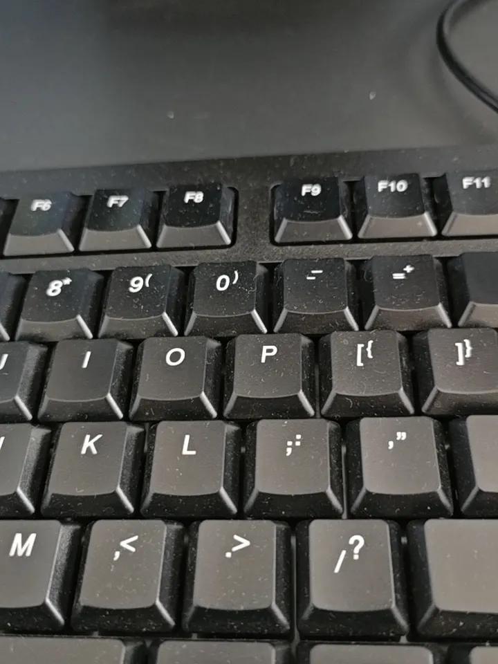 客厅装修美缝好看吗?我觉得好看，如果不做的话，中间的缝会很大，不好看
