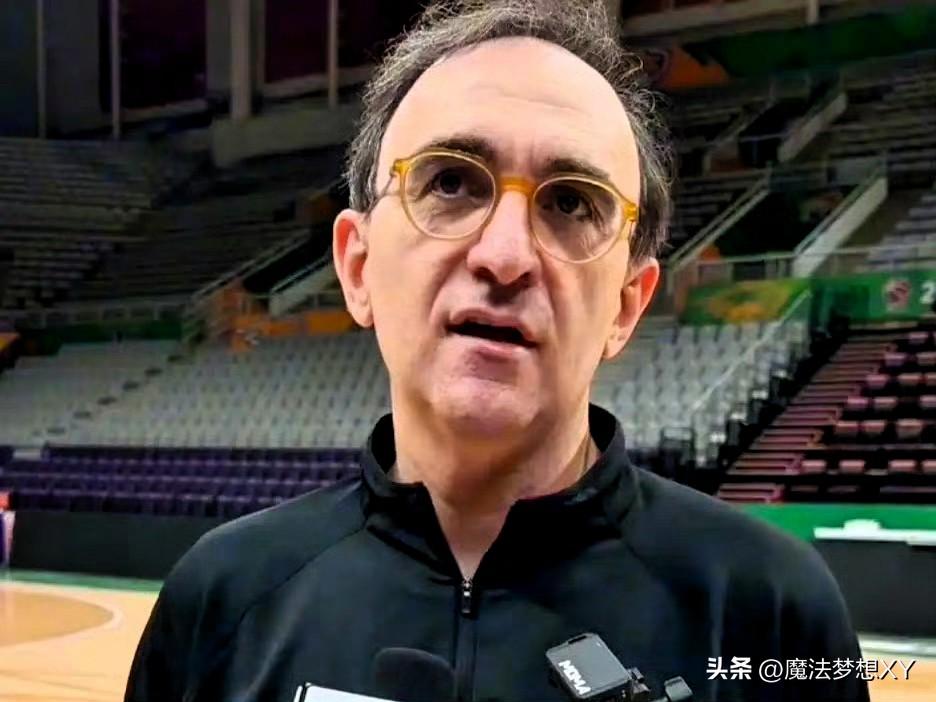 辽宁男篮管理层要高兴坏了，
不仅仅是因为球队取得4连胜，
更是因为——
主教练乌