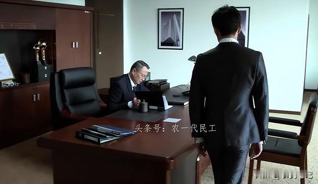 
好的，以下是一篇关于职场沟通的文章：

《职场沟通：打开成功之门的钥匙》

在