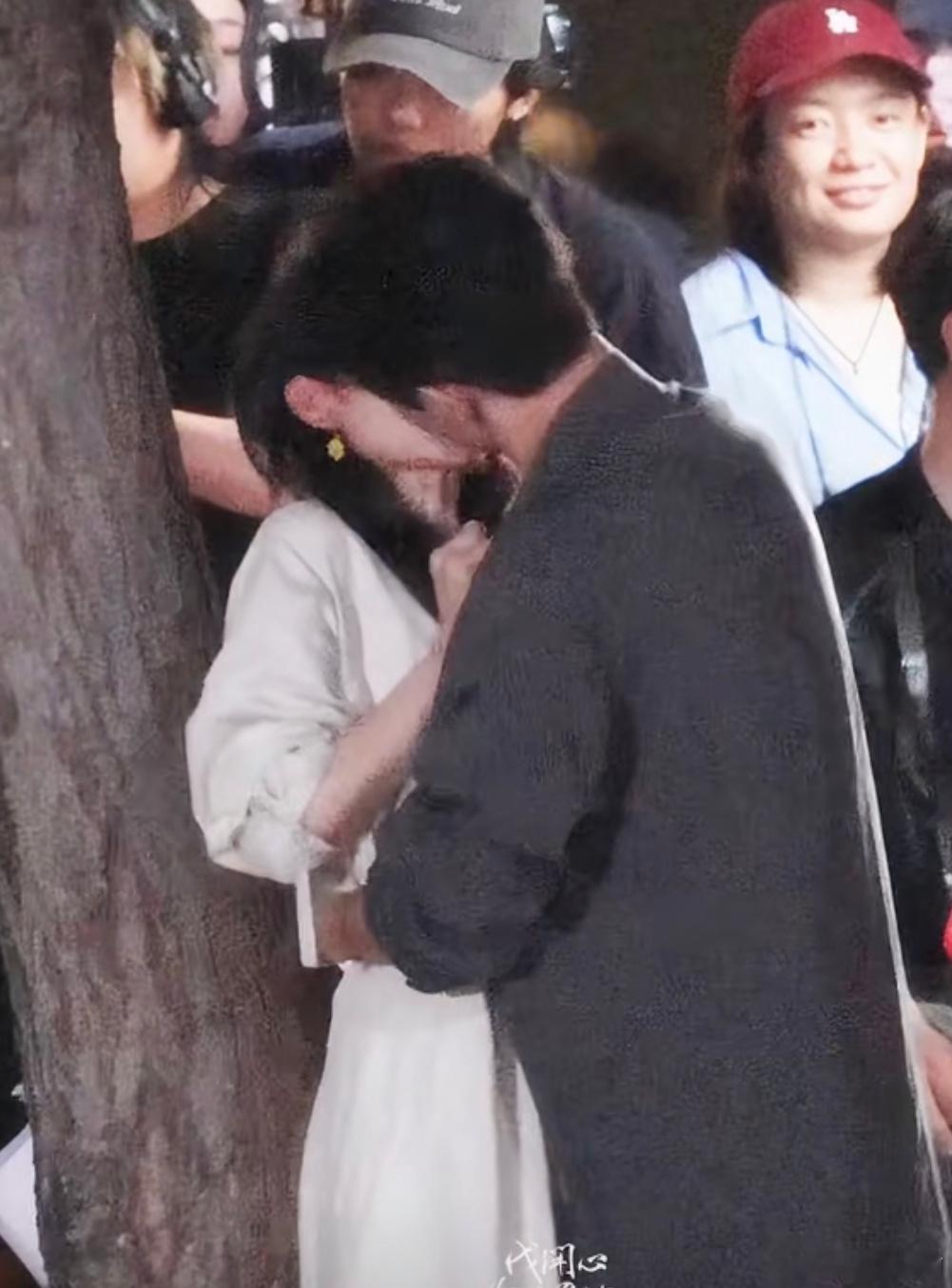 李现、张婧仪吻戏路透来了，年上太猛了！孟弗渊陈清雾你俩进度条也太快了