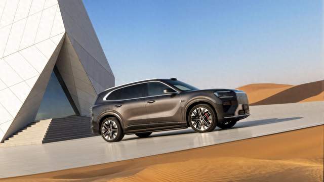浩瀚安全盔甲，极氪 8X 全方位车身防护
