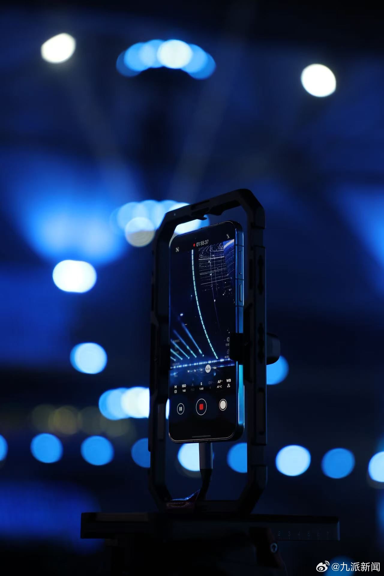 #马年春晚开启手机直播新时代# 春晚今日官宣华为Mate 80系列为竖屏直播合作