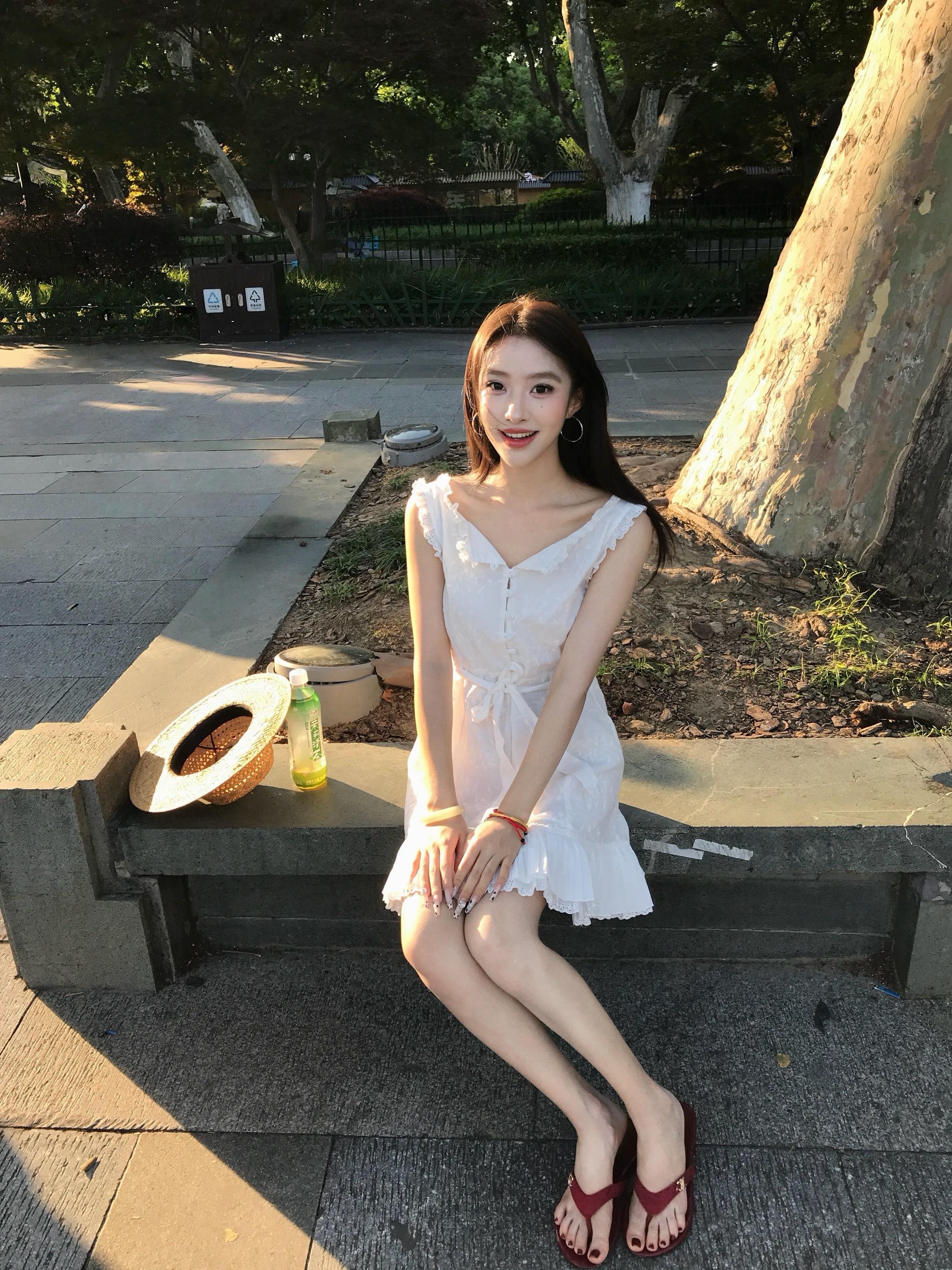 日子又像河水一样潺潺流动 我还没忘记第一次见你的眼睛