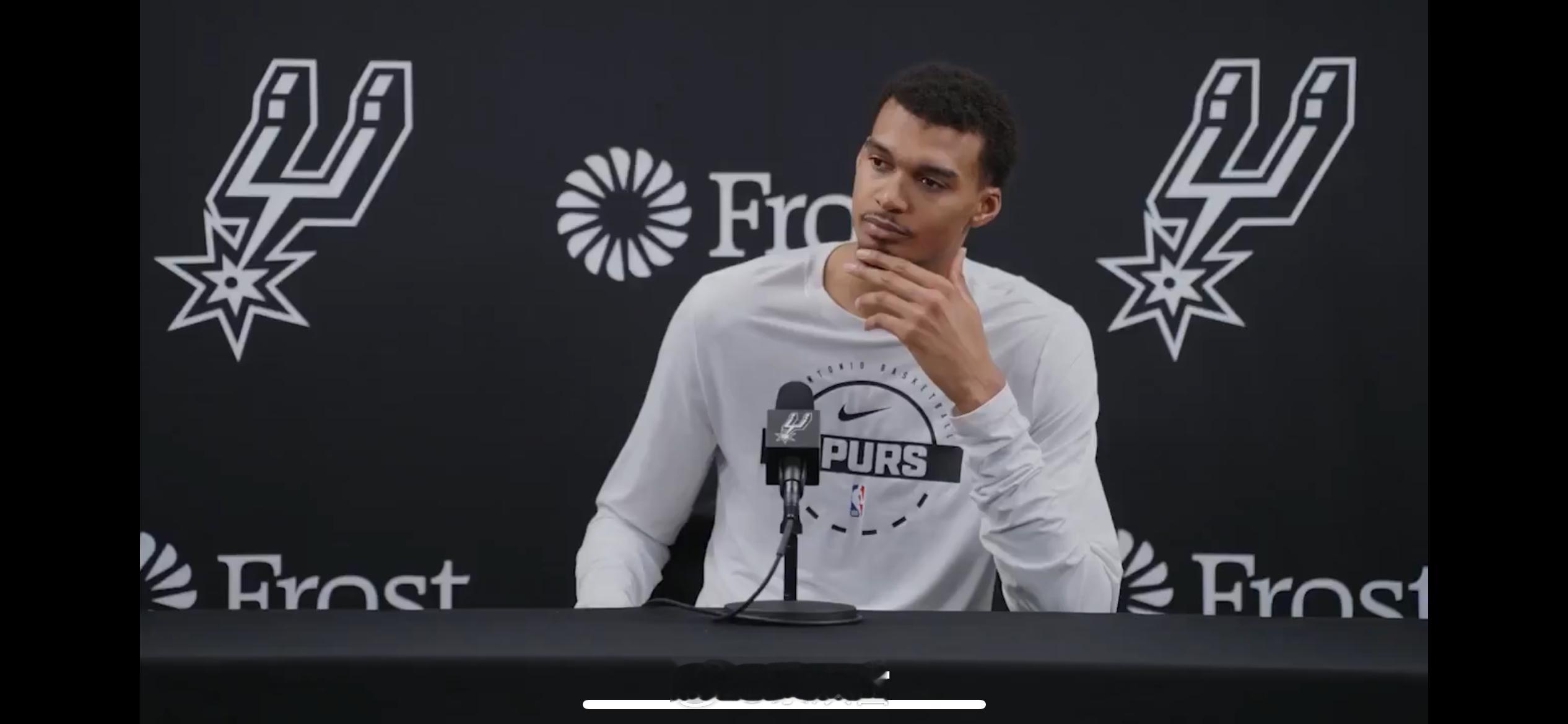 马刺既能连赢雷霆三场，又能最近连续两场，文班亚马引用主帅的话说：既没有当时外界说