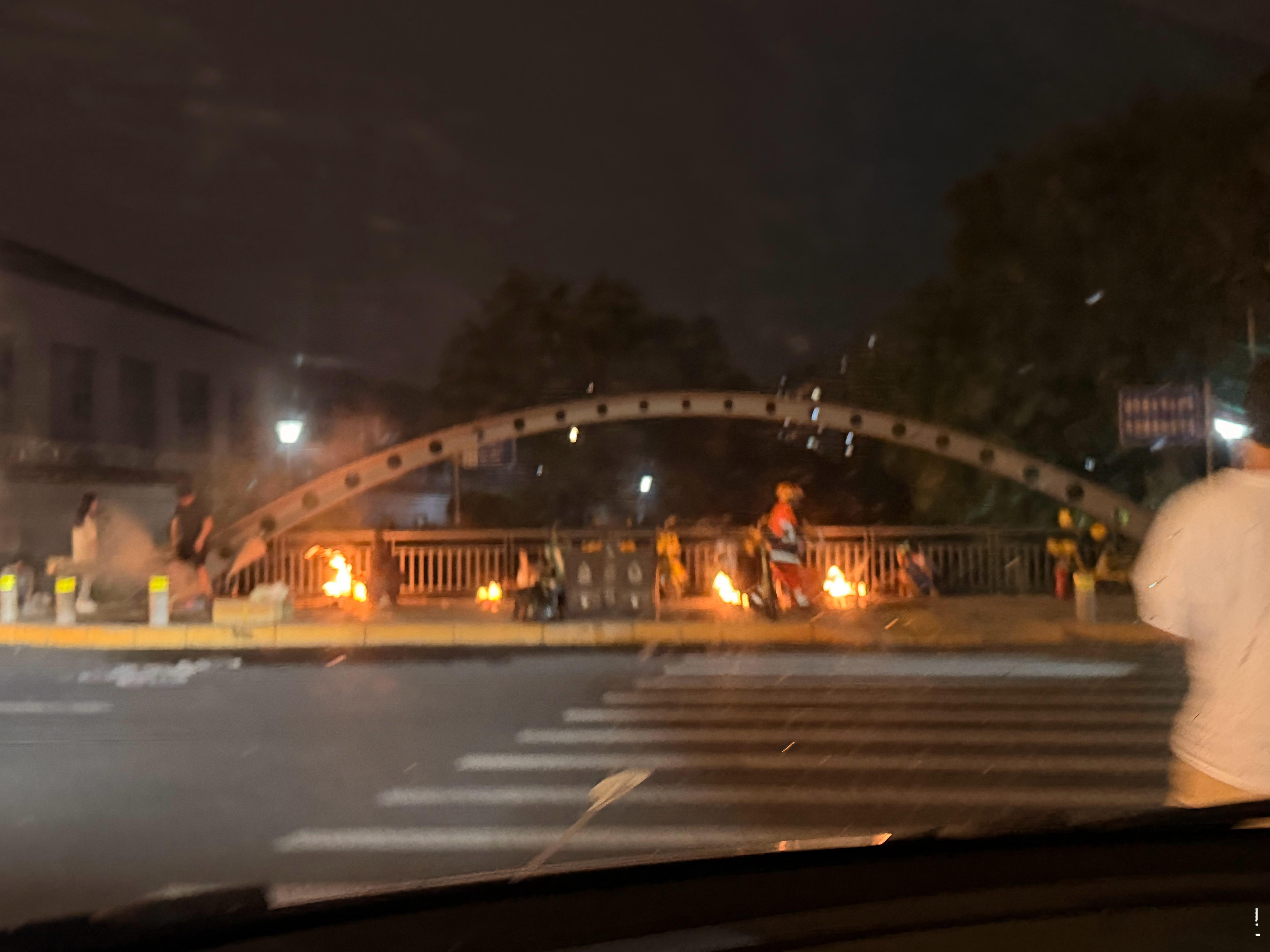 不是很理解。为什么最近这个火越烧越离谱 ​​​