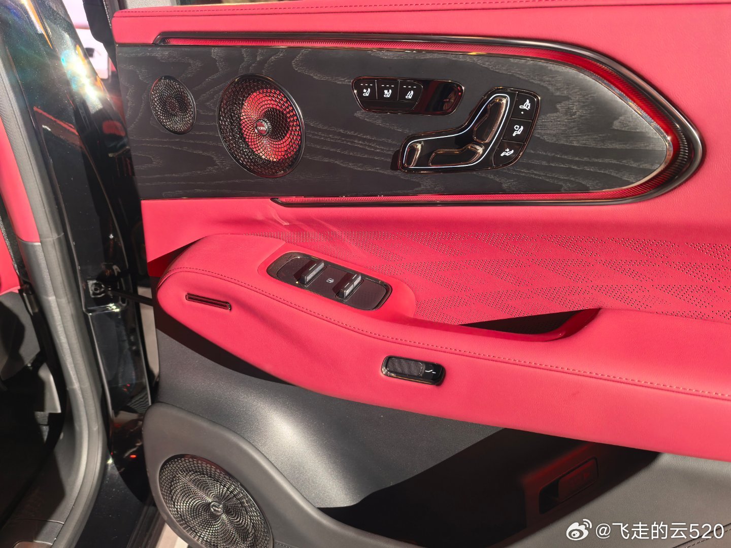 极氪8X官宣4月17日正式上市 相当有气场的8X，内饰更是充分展示各种配置，相当