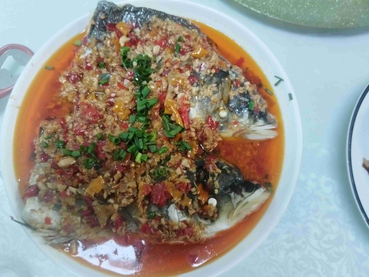 我的今日状态：😎自信酷炫
我这里的天气：☀️晴天
今日早饭，吃《麻辣鱼头，一碗