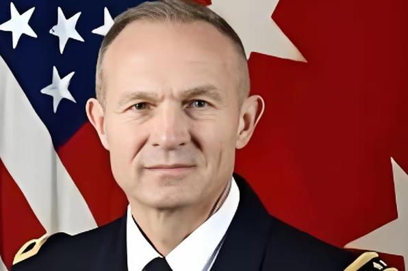 宣布辞职一小时后，美国陆军参谋长说：“一个疯子将带领伟大的美国军队走向毁灭。”这