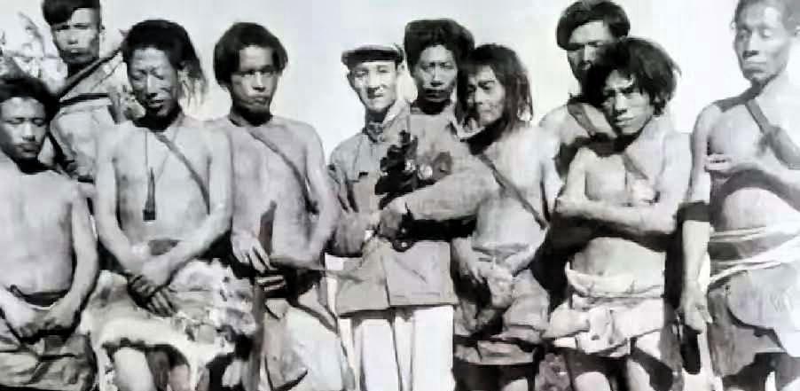 新中国成立后，解放军在哀牢山深山里发现4万几乎全裸的男男女女，调查后才发现，他们