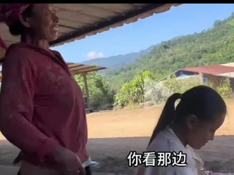 木工李哥还在老挝大山中找真爱。

李哥在老挝深山中的一次探访之旅，让他遇到了一个