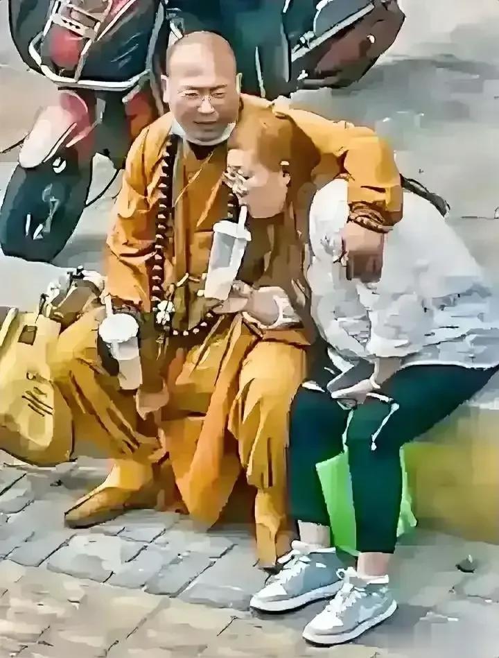 这到底是真和尚还是假和尚？如果是真和尚，这么做就白修行了，忘掉了清规戒律，贪恋红