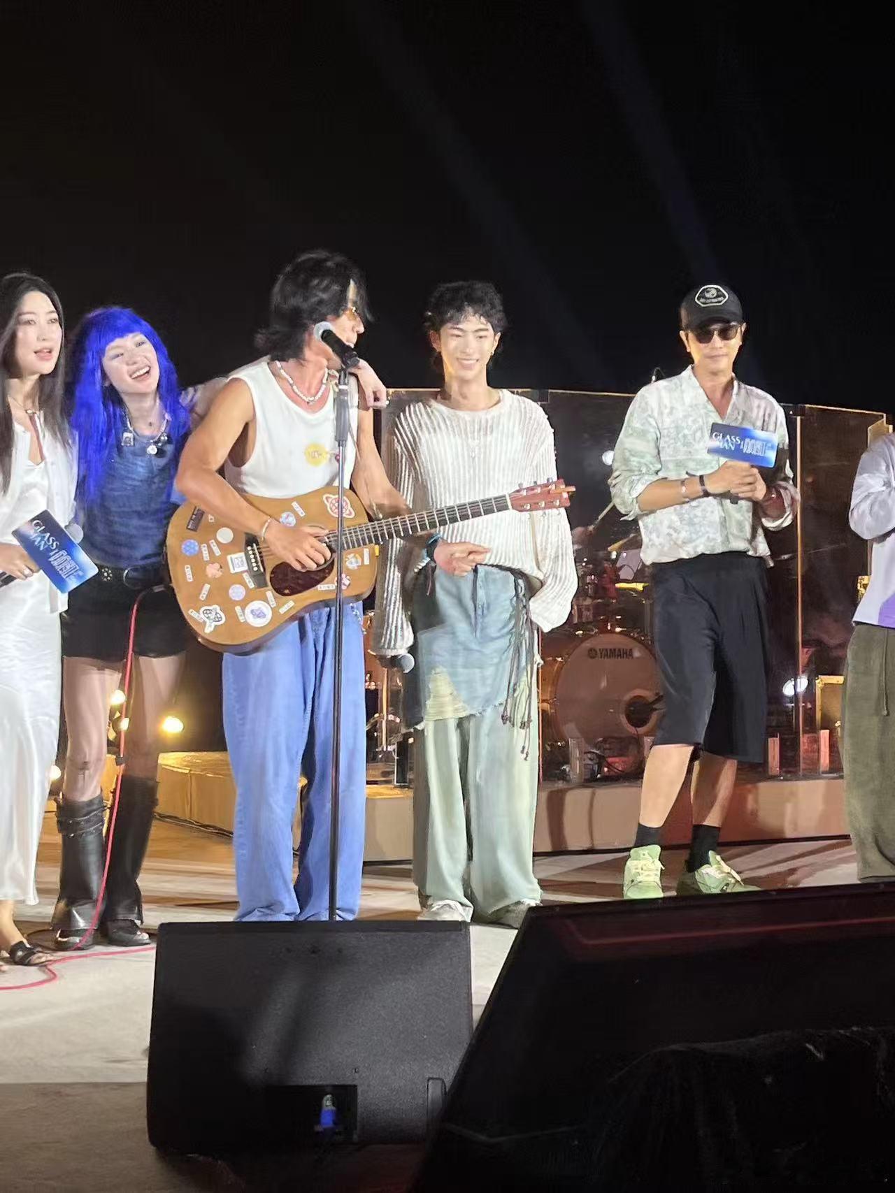 又一个星二代发歌了恩利带着首支单曲nihilistic joy正式进军乐坛，这位