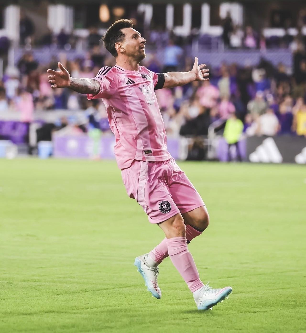 👣每一步都在重新定义伟大

梅西在迈阿密国际对阵纳什维尔的比赛中正式解锁职业生