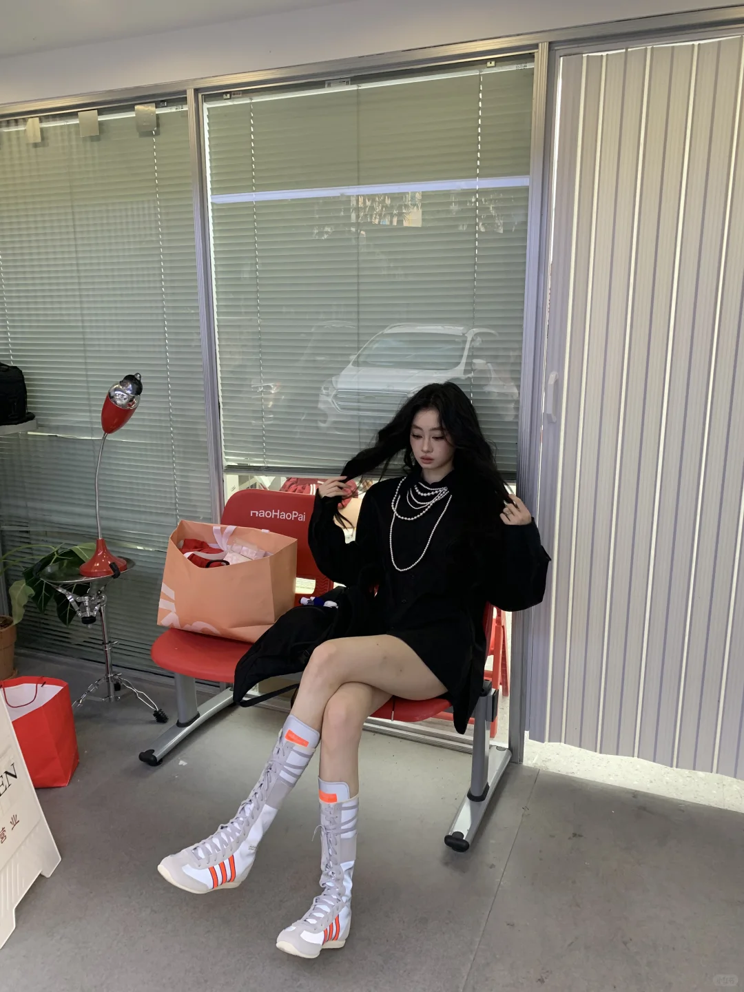 黑色配珍珠 看起来好贵