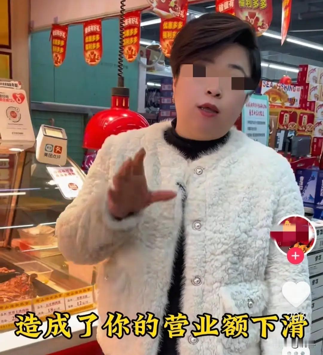 白嫖姐后续，名下多家实体店。富人体验穷人生活博流量，让流量给吞噬了。

穿着光鲜