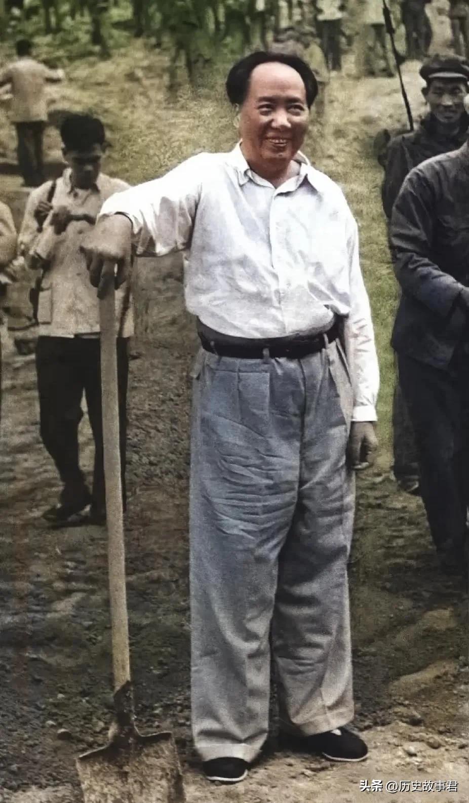 不能错过珍贵照片   毛主席在水库义务劳动的珍贵照片，1958年5月，毛主席来到