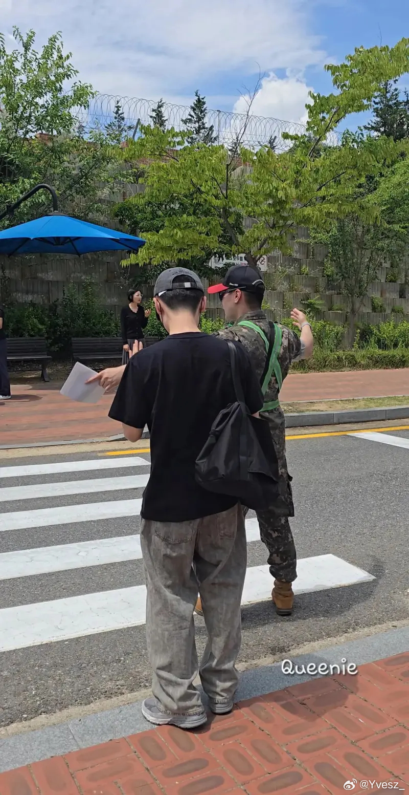 LOL官宣Peanut断开连接新的开始，Peanut剃头最新照片流出！网友：皮纳