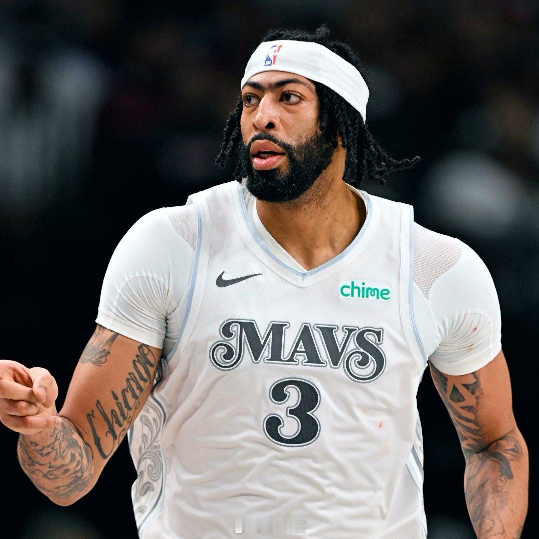 Shams最新，浓眉腹股沟轻微拉伤，可能会缺席几场比赛。 