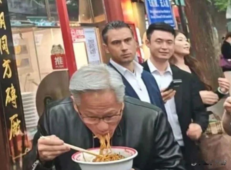 黄仁勋打卡老北京炸醬面，抖音团购銷售大增77%！