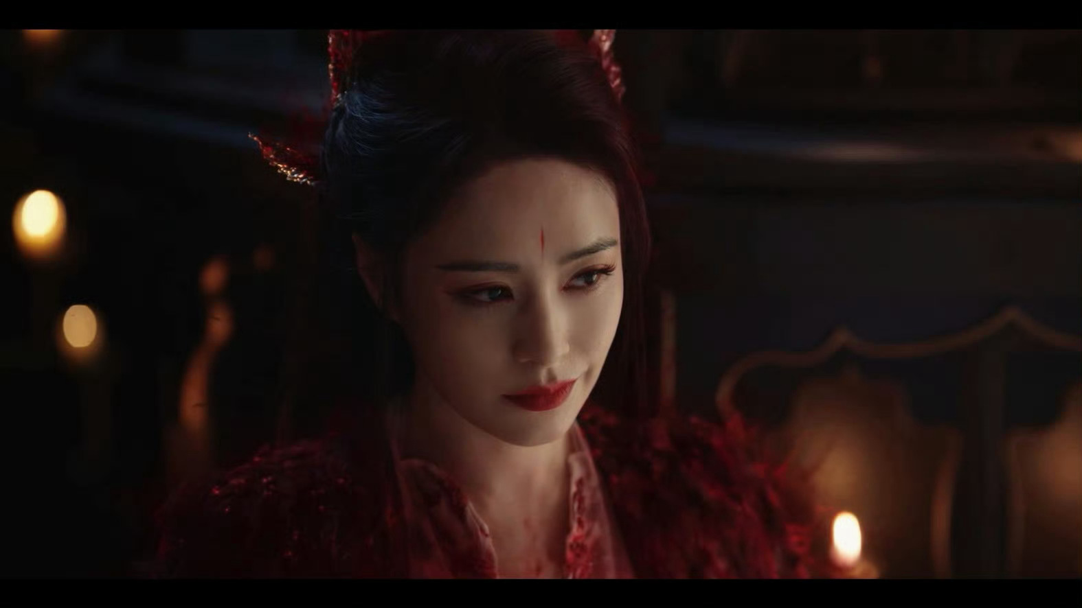 #阿娇演的怨女#阿娇在《永夜星河》分饰两角，剧中的造型反差感拉满，美得流眼泪了[