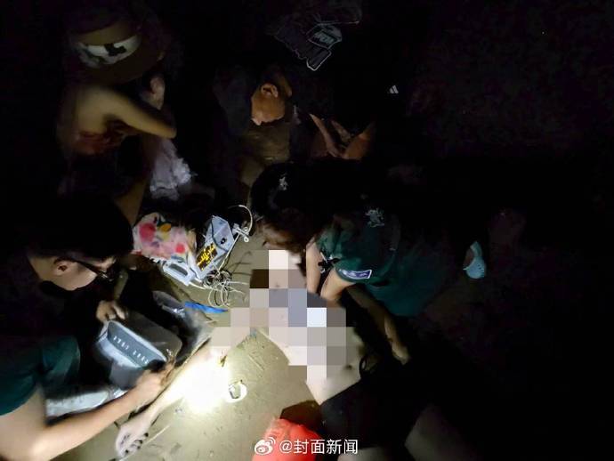 男子三亚游泳溺水妻子崩溃大哭8月26日，海南三亚一四川男游客不顾妻子劝阻下海游泳