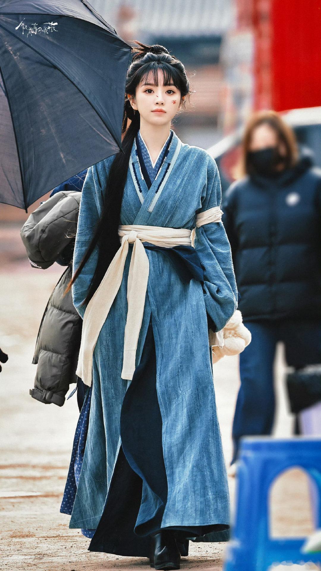 田曦薇逐玉路透曝光，真真是越素越美，清新淡雅的气质让人眼前一亮，这般美丽真是令人