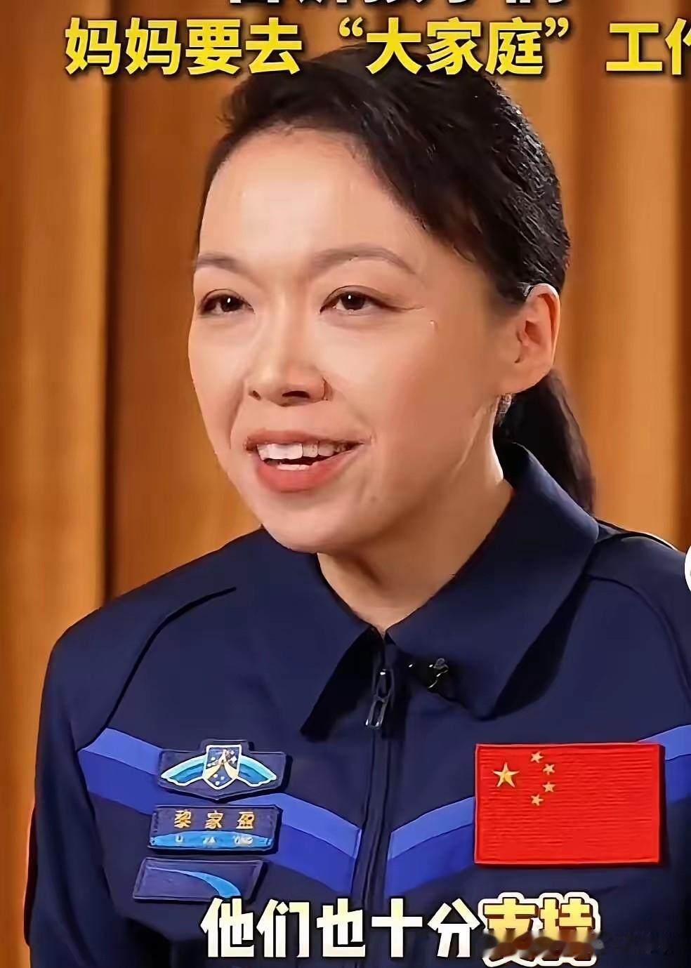 香港路政署高级工程师，在2024年突然辞去公职，带着11岁的龙凤胎和9岁的小女儿