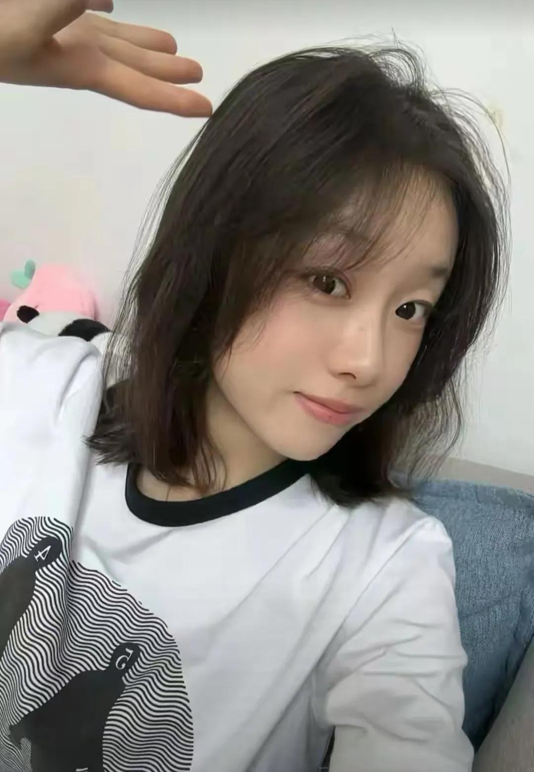 大家好，我是沫沫，一个28岁的安徽女孩，单身未婚。在这个看似平凡的生活里，我有着