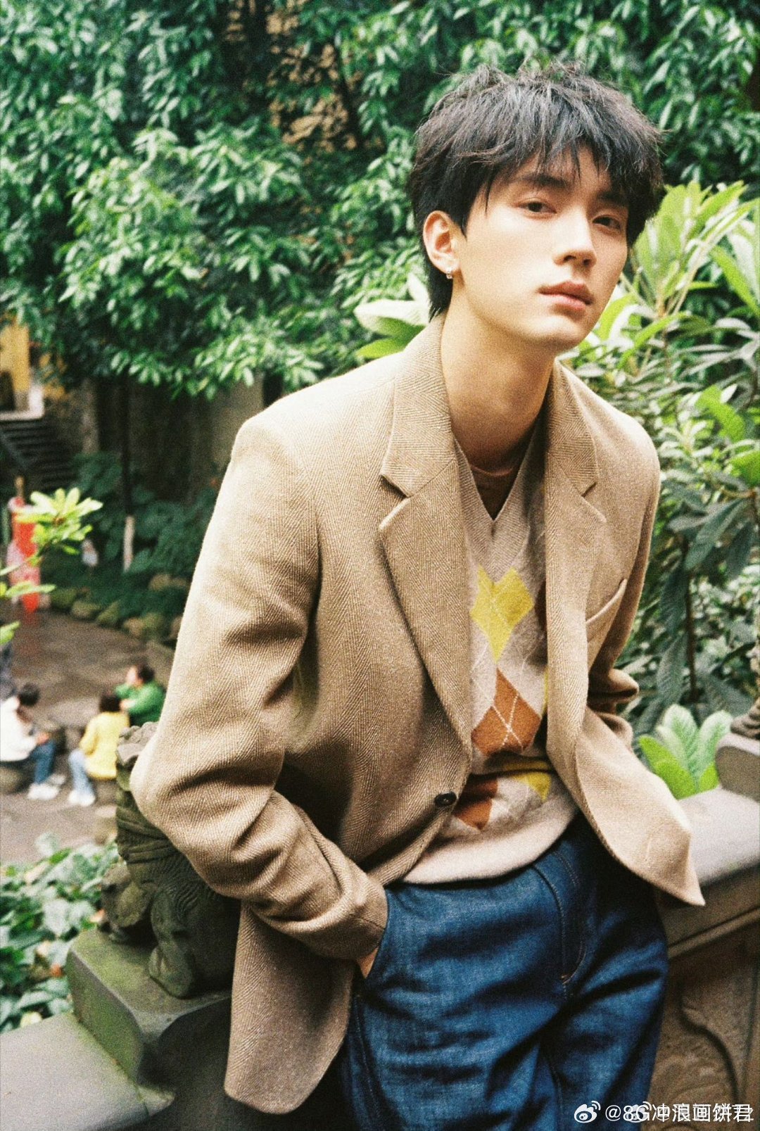 周翊然用张子枫的画当了8年头像 八年没换过头像，这得是多珍惜这份情谊啊！ 