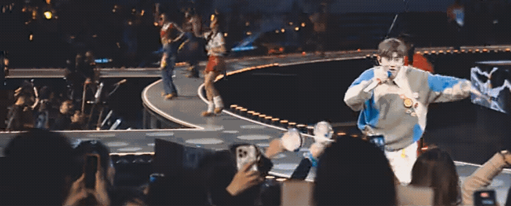 张杰鸟巢演唱会是1982闭幕式吧张杰张杰鸟巢演唱会是1982闭幕式吧！一沫真挚的