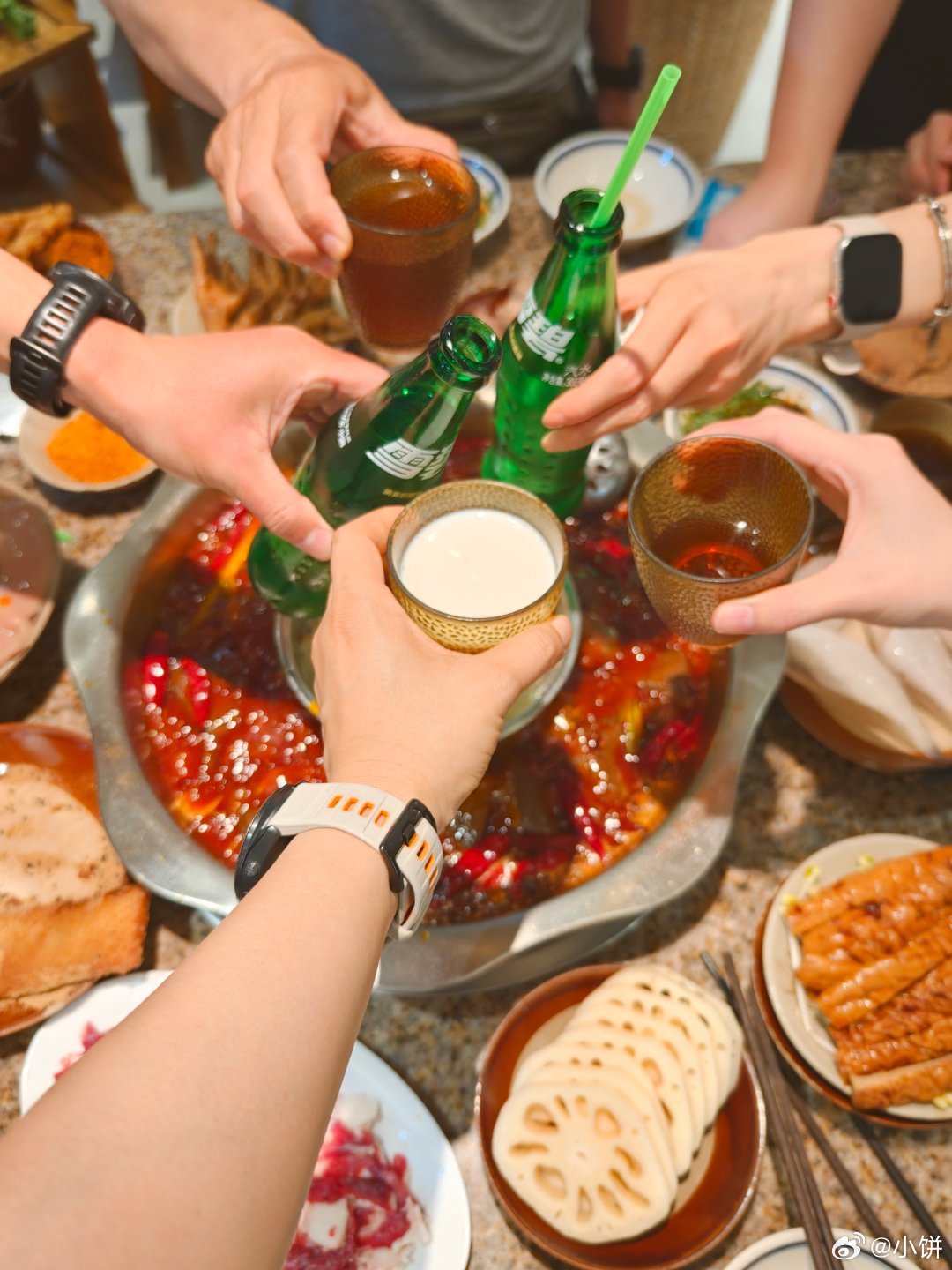 回到成都三天之内吃了两顿火锅一顿串串 我自己吃饭也对得起自己 一人份白果鸡汤 主